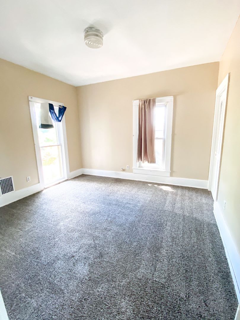 4 Bedroom 2 Bath on Campus – photo 2