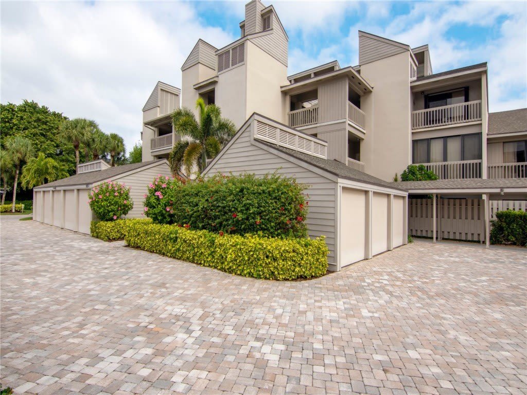 1880 Bay Road – photo 4