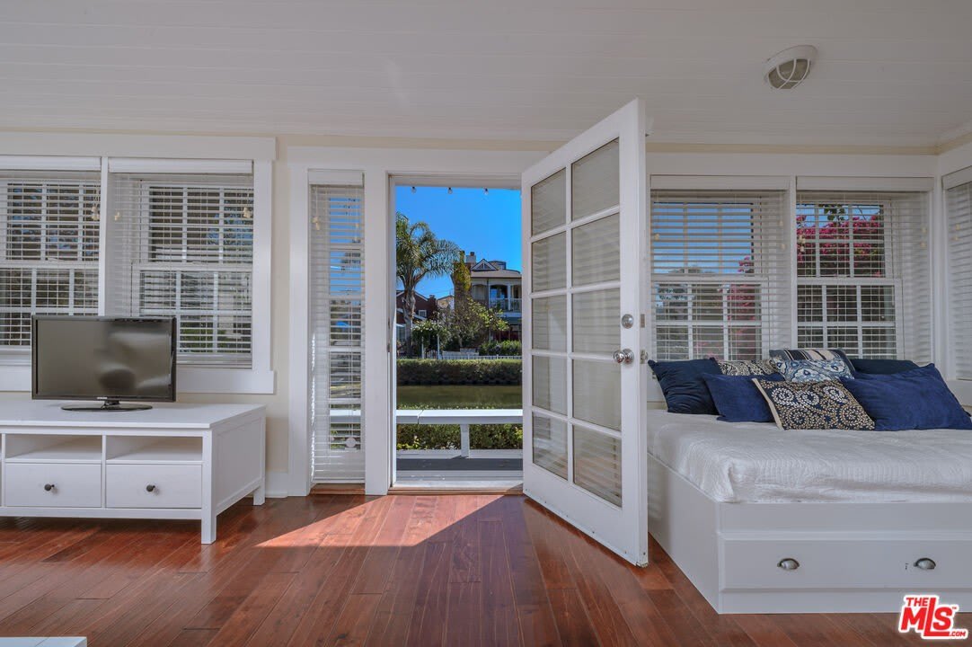 2323 Grand Canal – photo 2