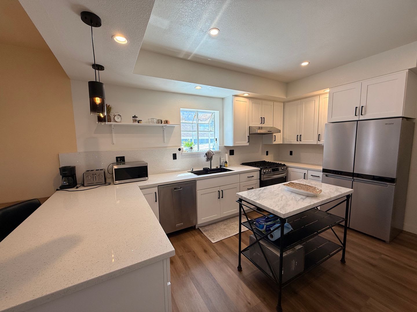 Charming furnished 1BR/1BA+ bonus Room in Oakland. – photo 1