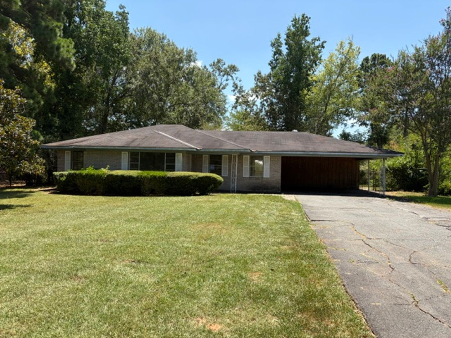 Beautiful 3 Bedroom Western Hills Home – photo 1