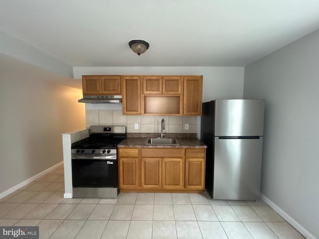 531 E BRINTON STREET – photo 1
