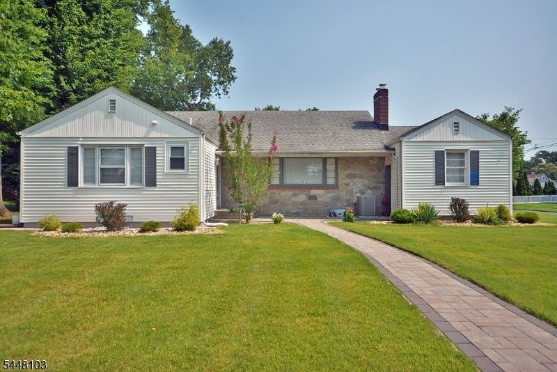 765 W 7Th St – photo 1