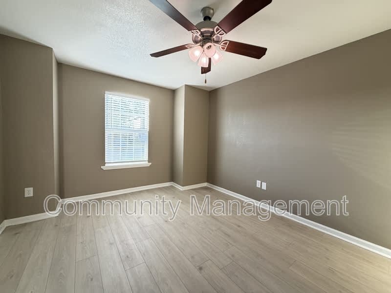 2150 N Sherwood Forest Dr – photo 5