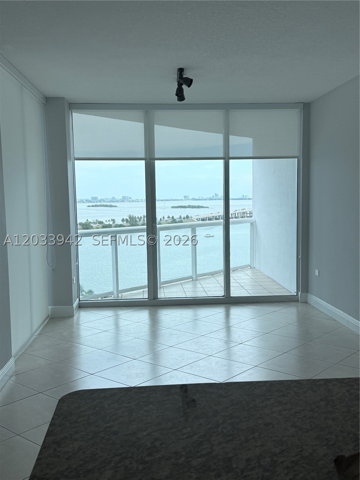 480 NE 30th St – photo 1