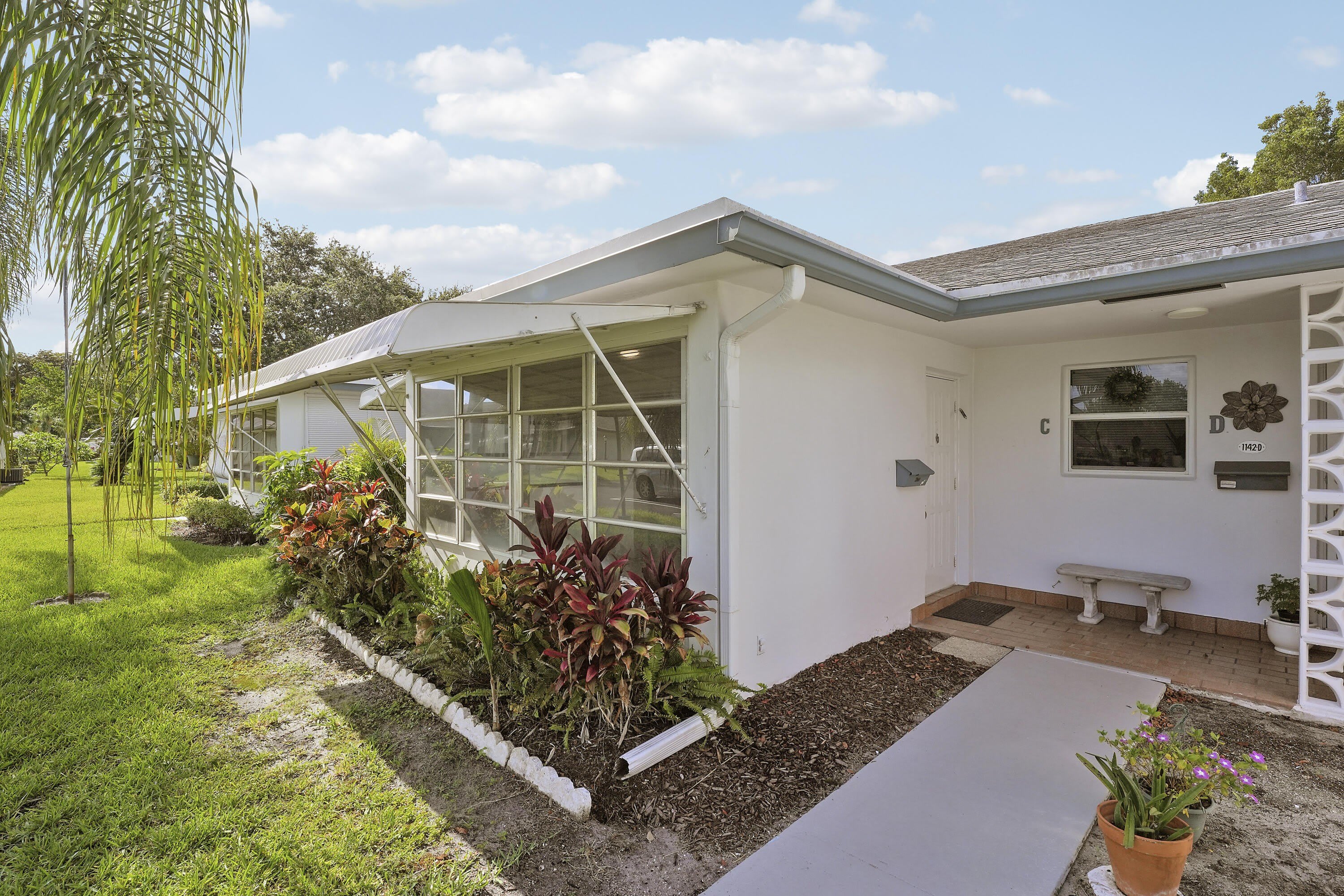 1142 W Circle Ter W – photo 2