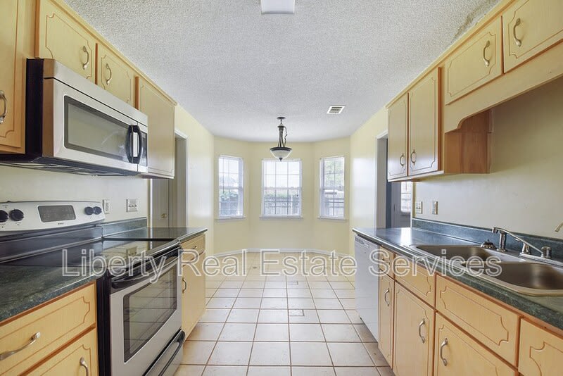1948 Kingston Ln – photo 4