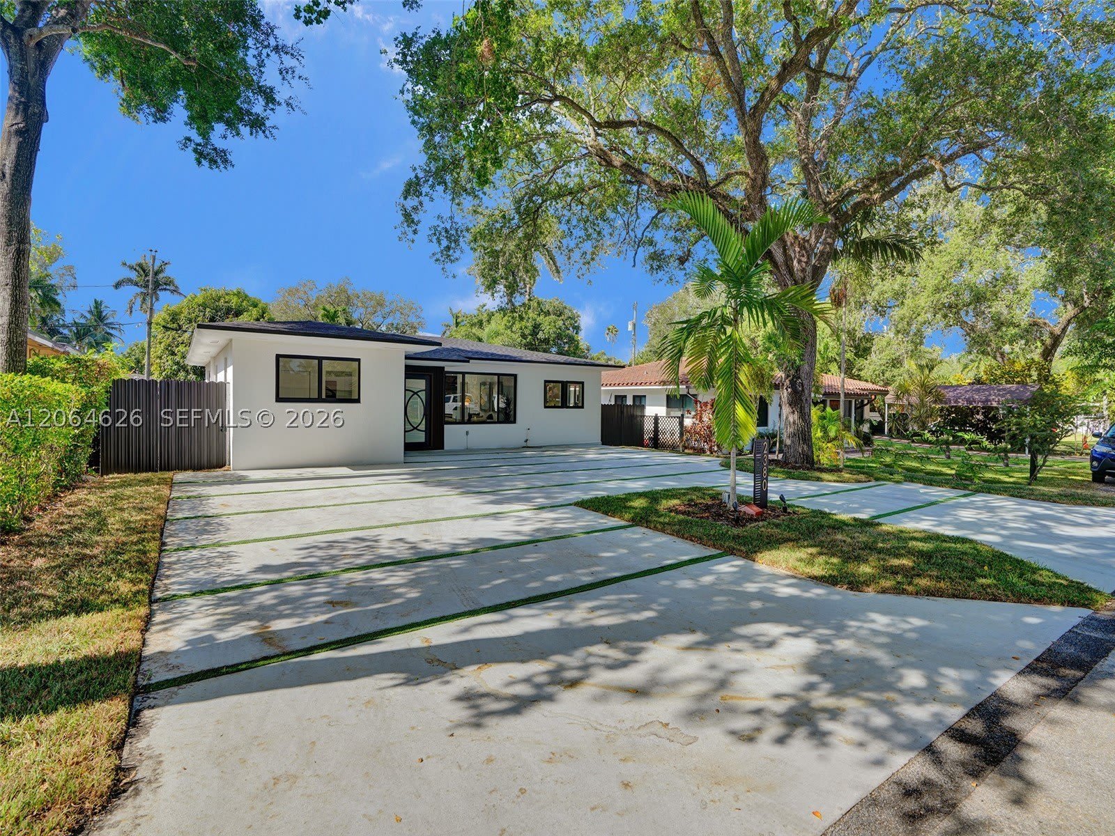 2380 NE 184th Ter – photo 3