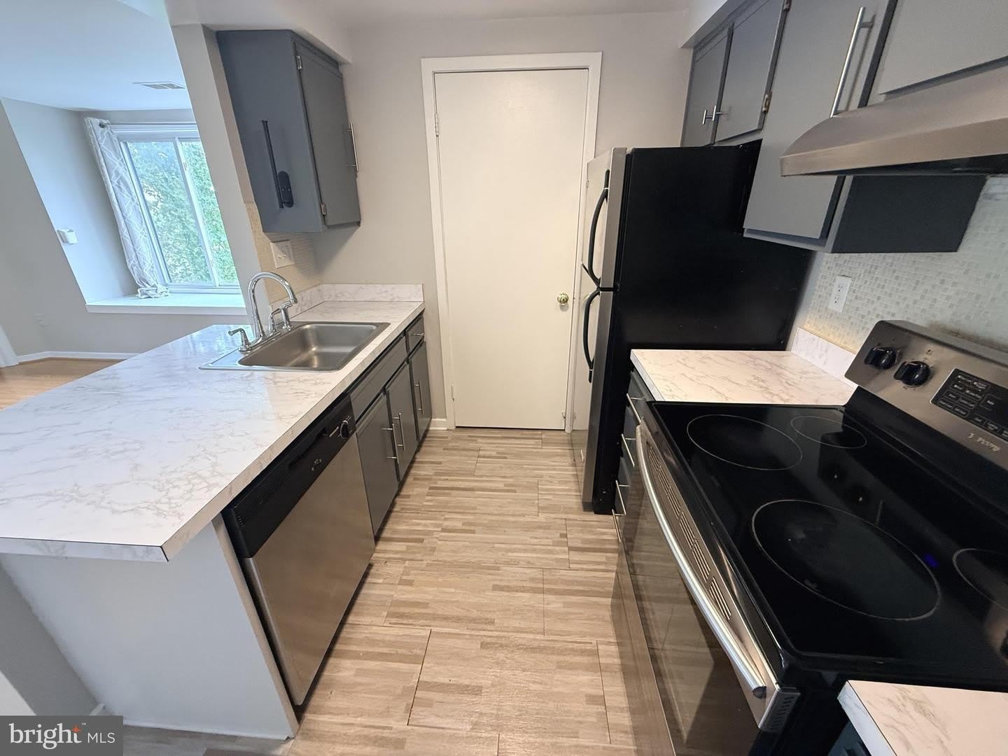 9802 HELLINGLY PL #109 – photo 4