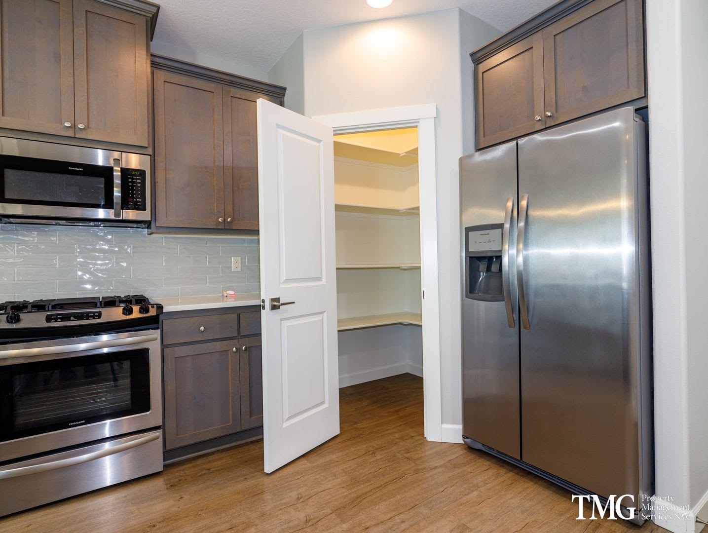Pre-Leasing 3 Bedroom Townhome W/Garage – photo 4