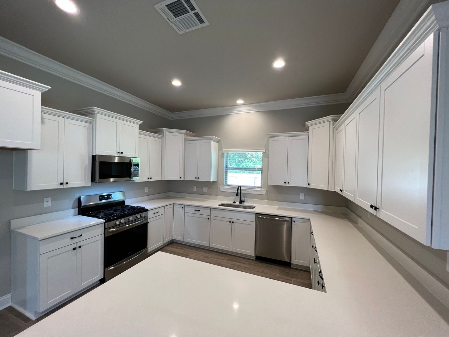 Stunning 4 Bedroom Home in Jamestown Crossing – photo 2