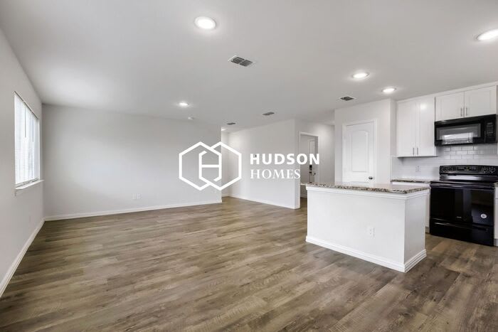 2719 William Street – photo 4