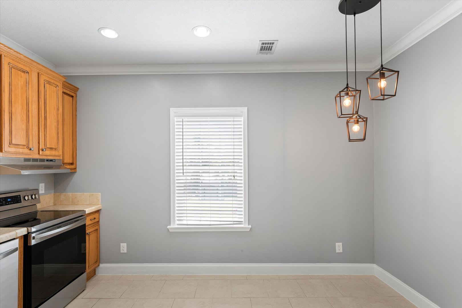 2 Bedroom, 2.5 Bathroom AVAILABLE FOR 1 YEAR – photo 4