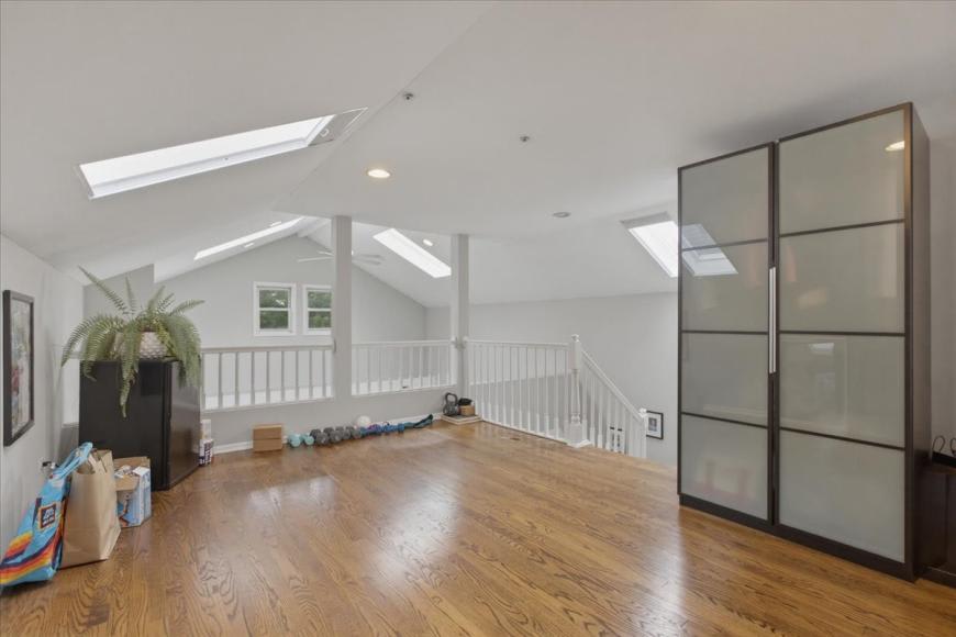 1038 N Marshfield Ave – photo 5