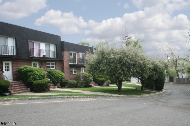 1 Carriage Way – photo 3