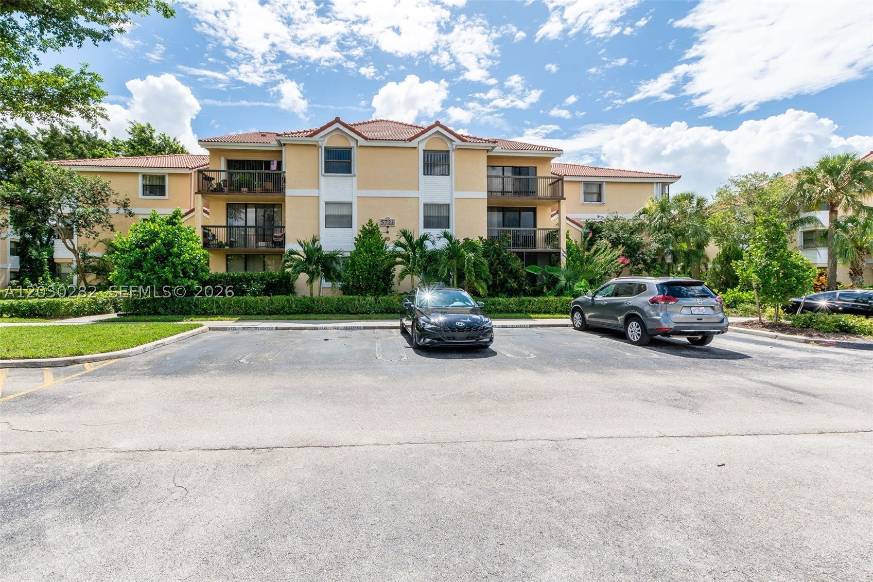 5721 Riverside Dr – photo 1