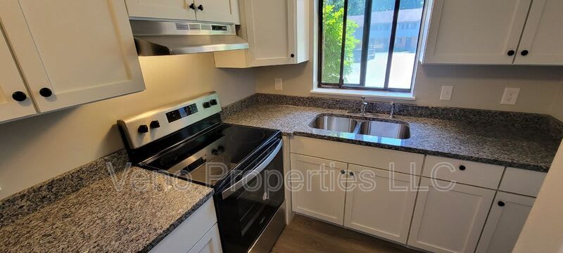 40 McIntyre St. – photo 4