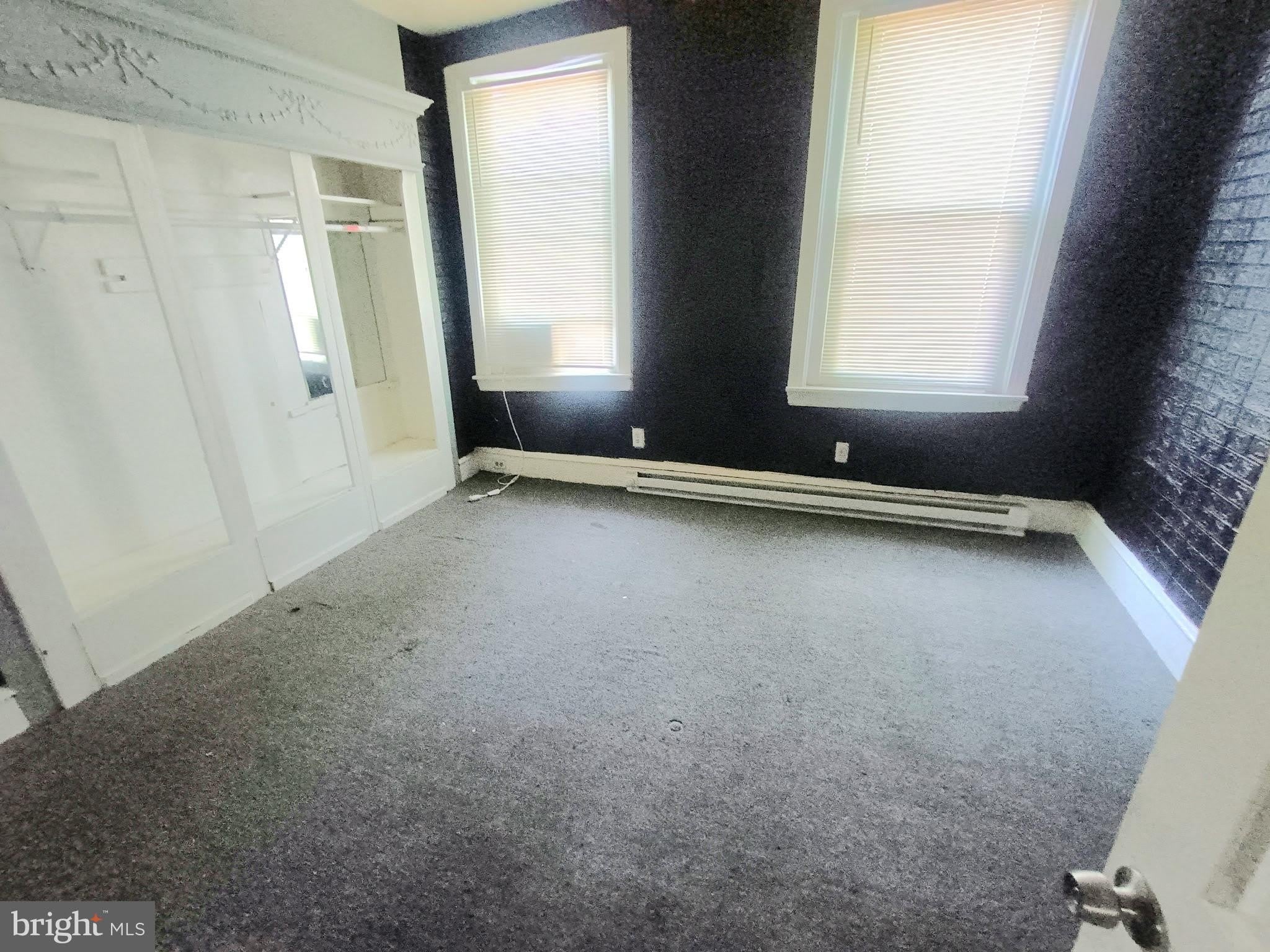 2338 W HAGERT Street – photo 2