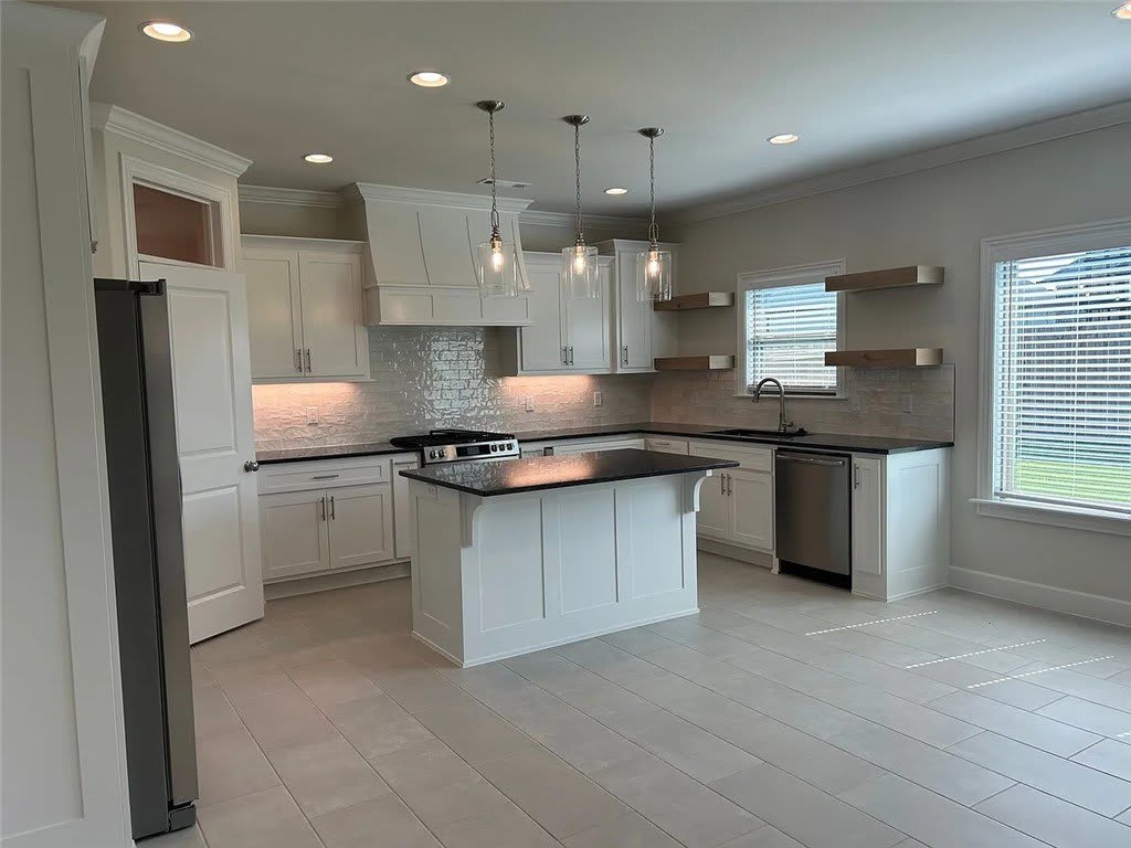 2412 Salmon Street – photo 5