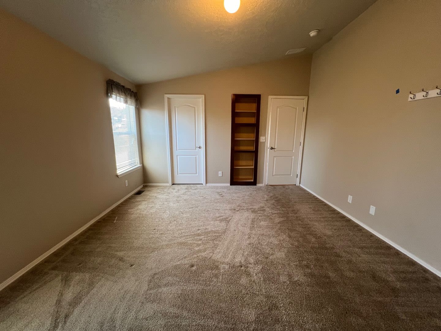 Beautiful Newer Home – photo 1