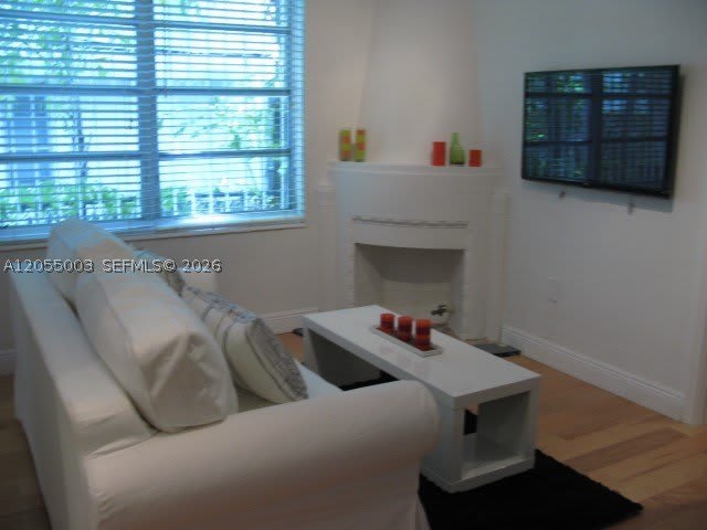 1525 Meridian Ave – photo 1