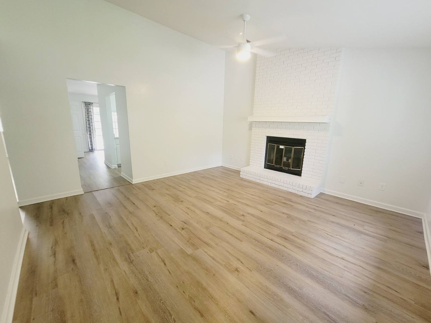 Gorgeous Se 2 2 W Huge Yard Deck Washer Dryer New Paint Lawn Maint Inc Avail Now For 1500 Month – photo 4