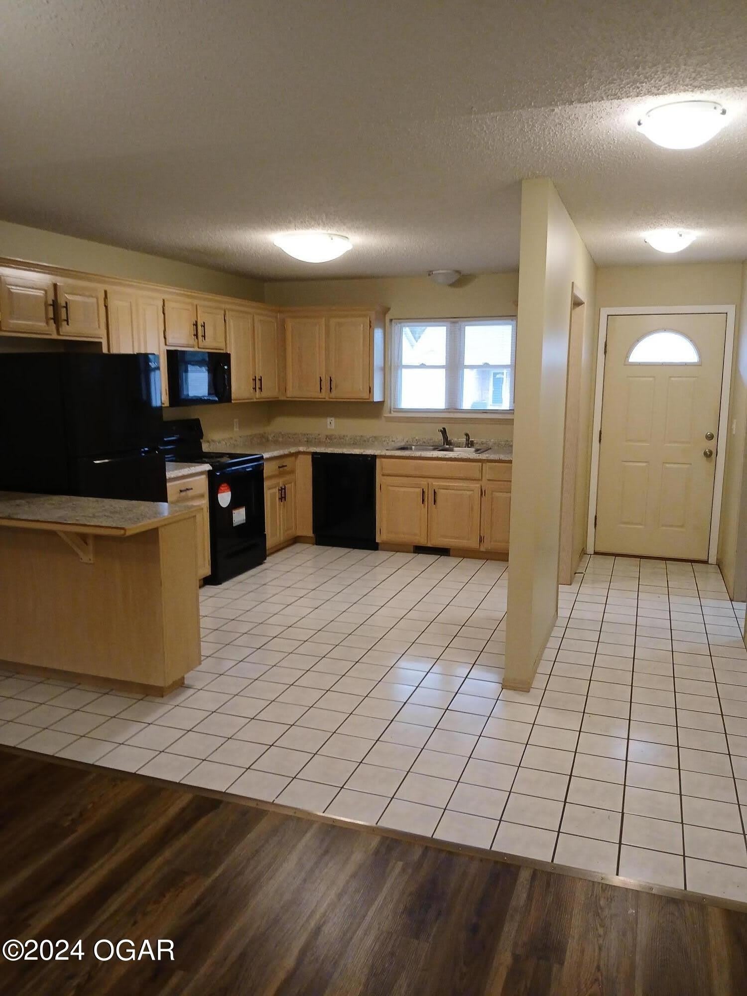 814 S Forest Avenue – photo 2