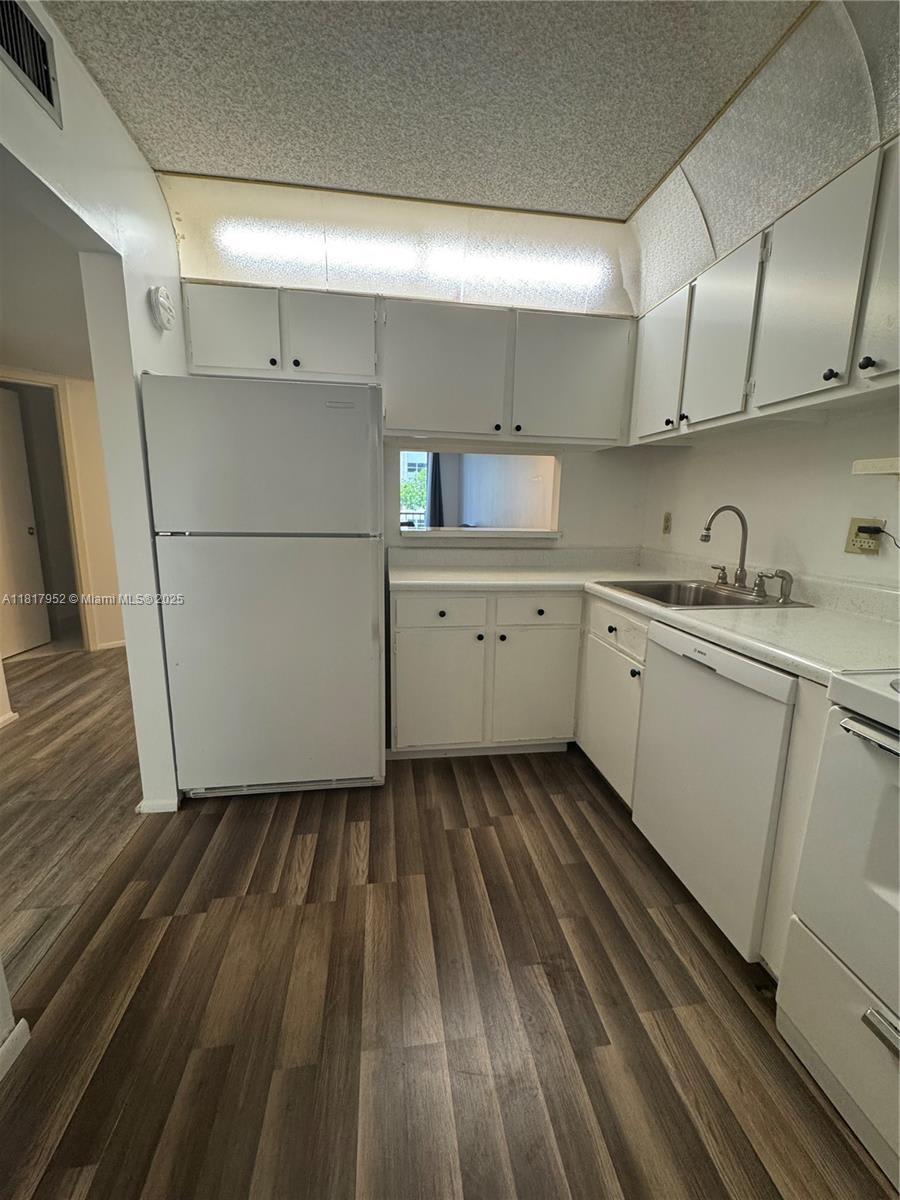 5300 Northeast 24Th Terrace – photo 3