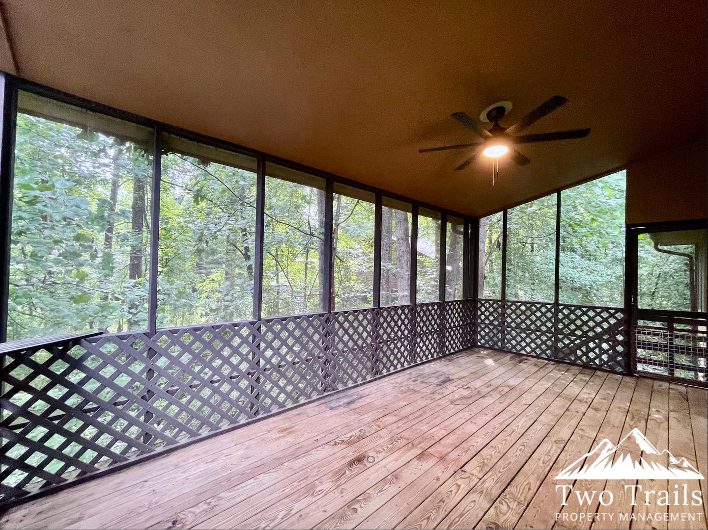 SECLUDED WOODLAND RETREAT IN ETOWAH – photo 5