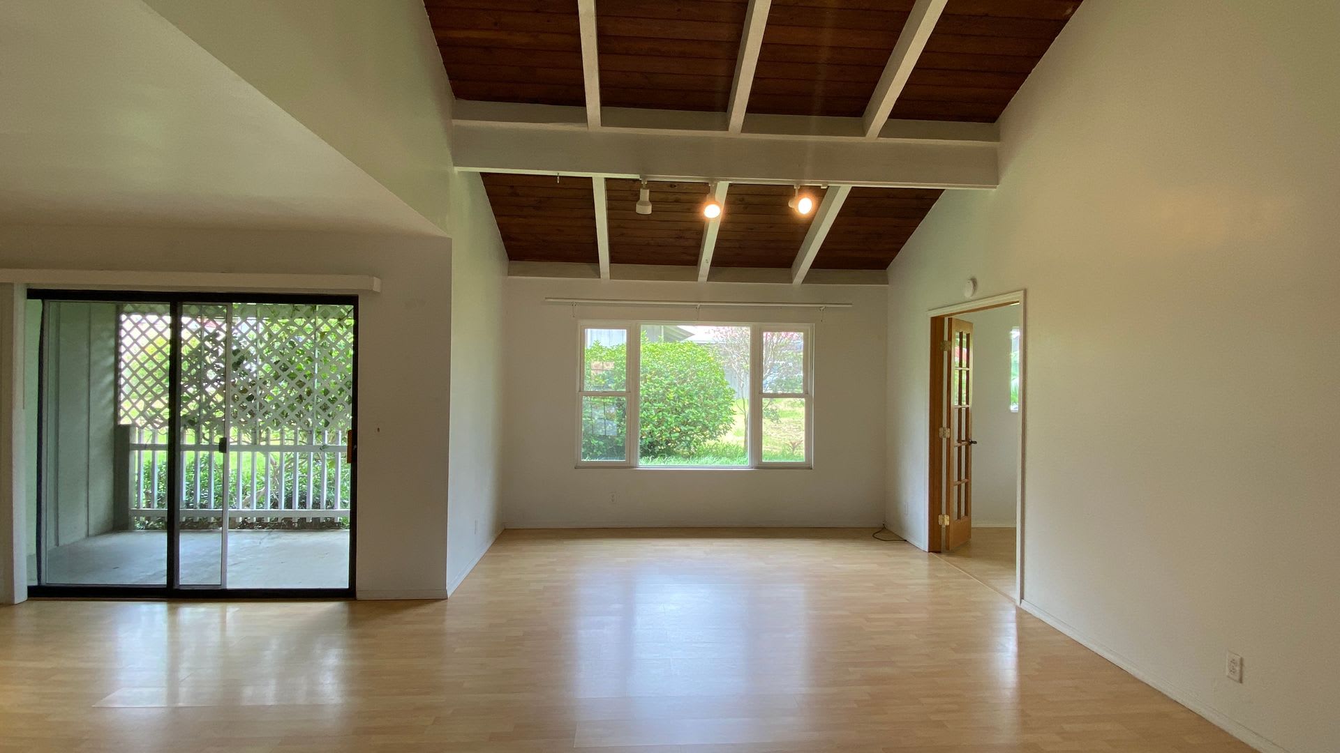 Charming 2-Bedroom 2-Bath plus Bonus Room Home for Rent in Waimea – photo 2