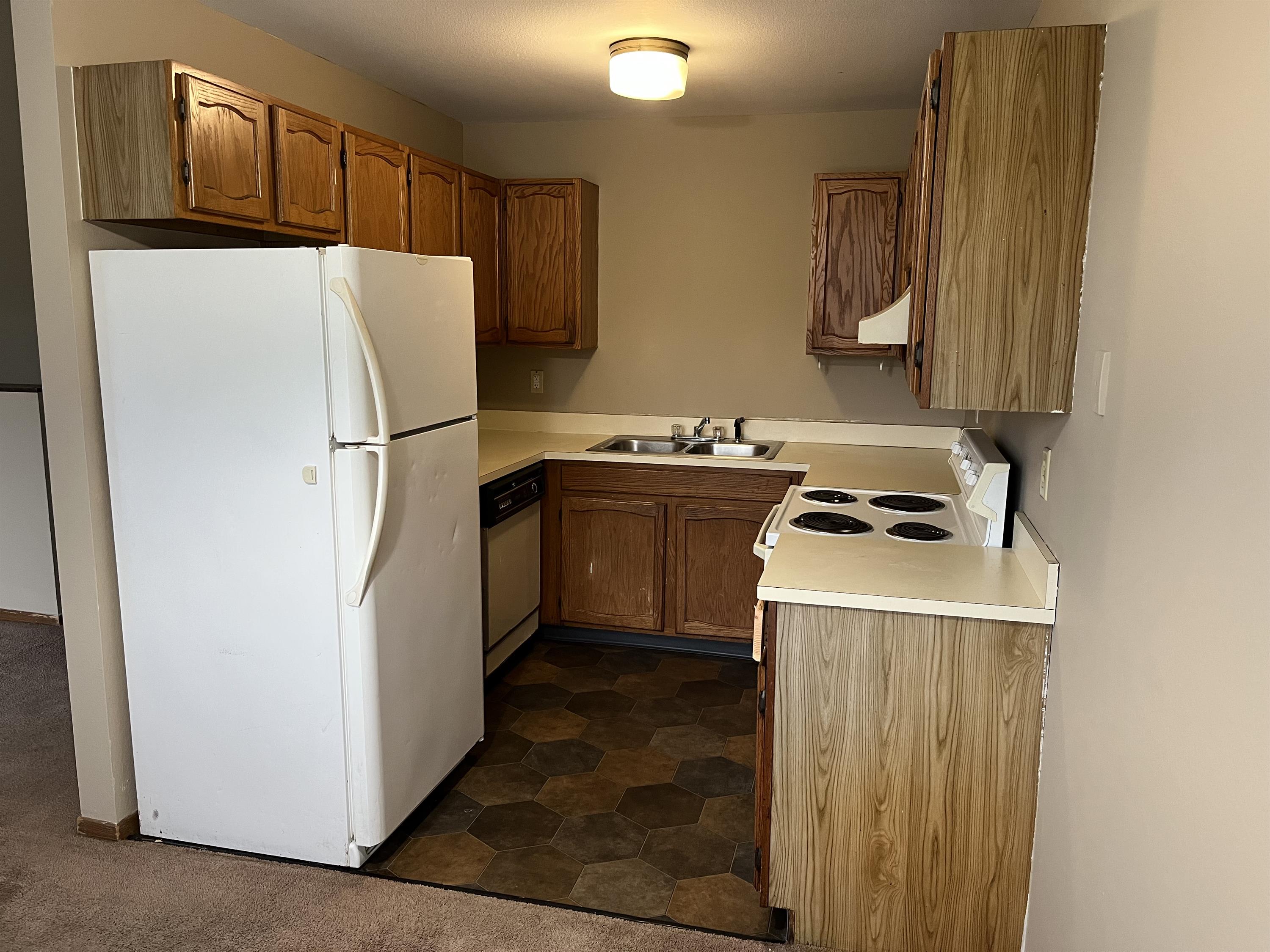 480 Stratford Way – photo 1