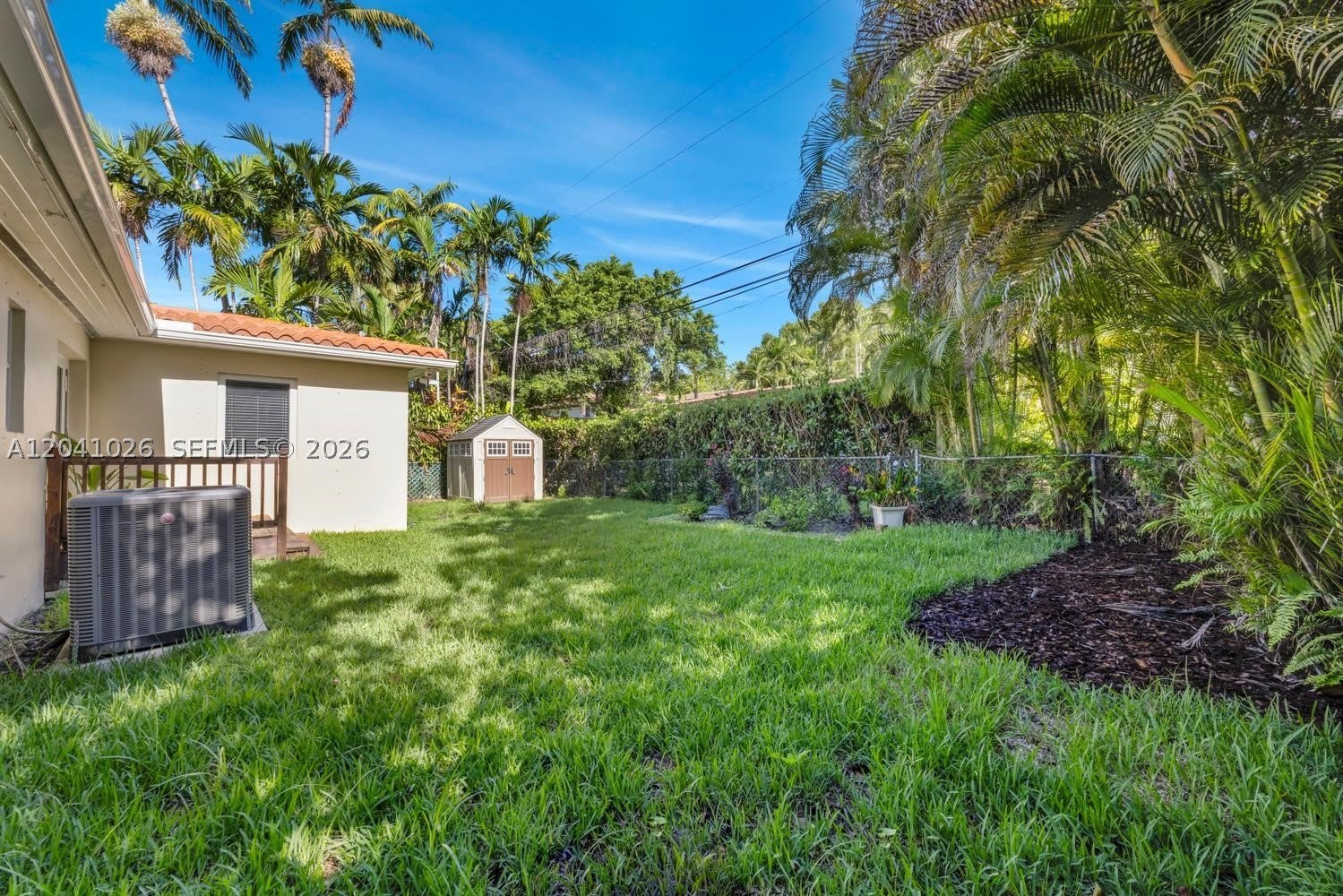 829 Medina Ave – photo 4