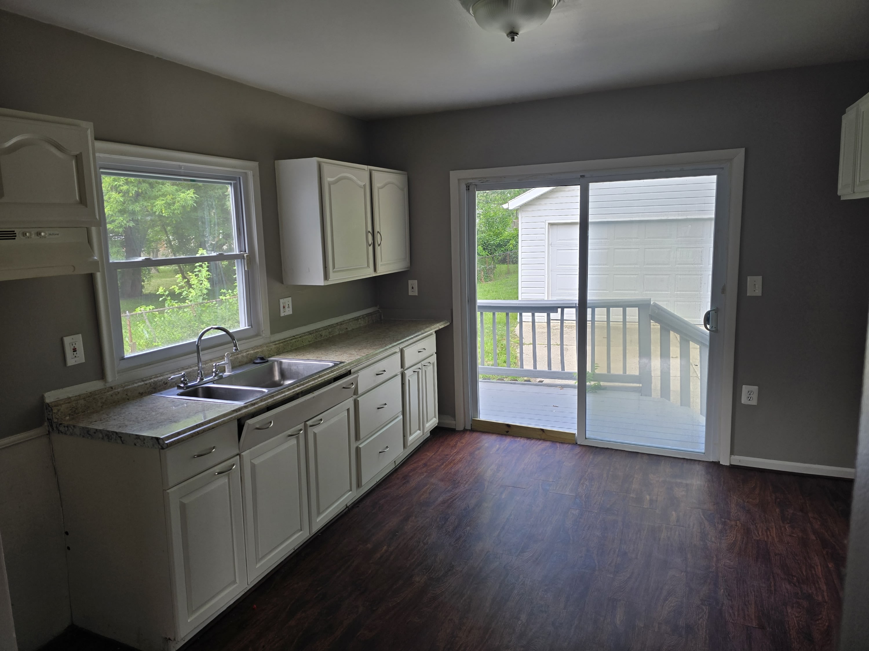 15126 Oldham Street – photo 5