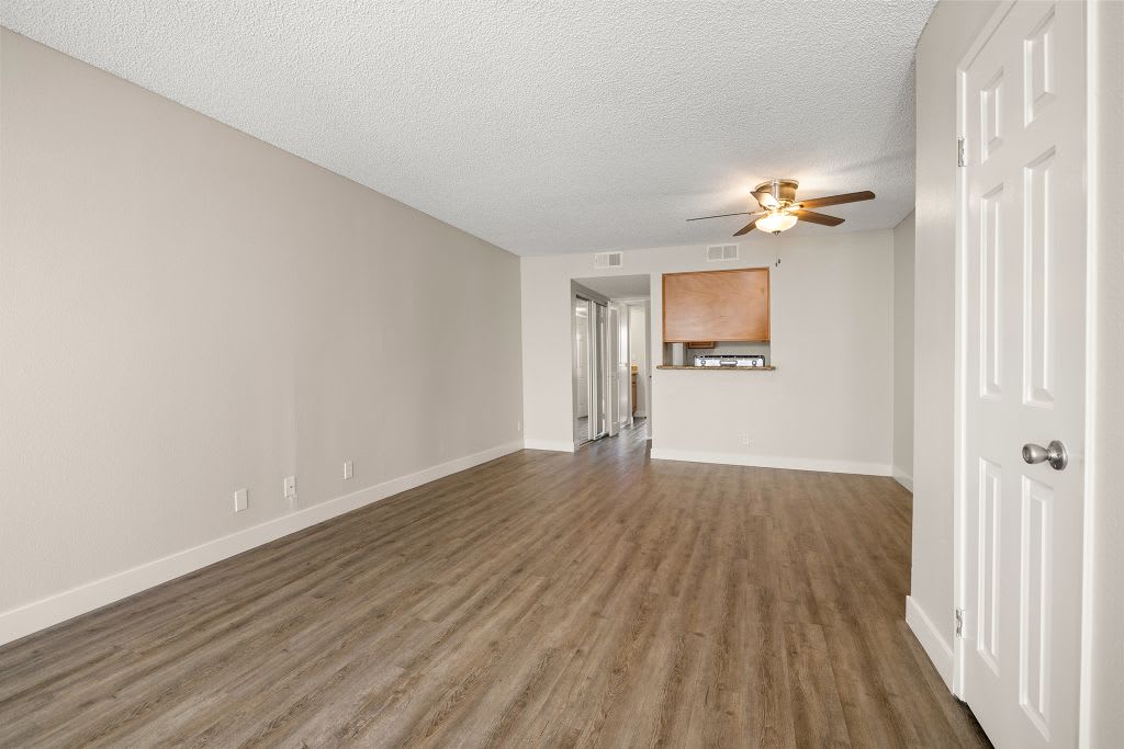 Chatsworth Plaza – photo 2