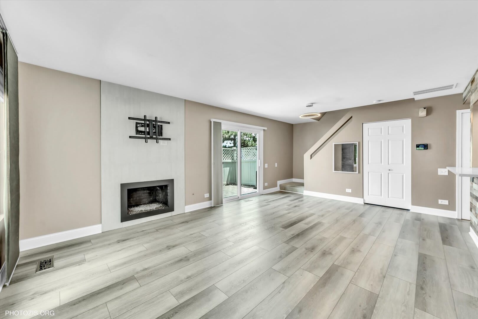 436 Yorktown Court – photo 3