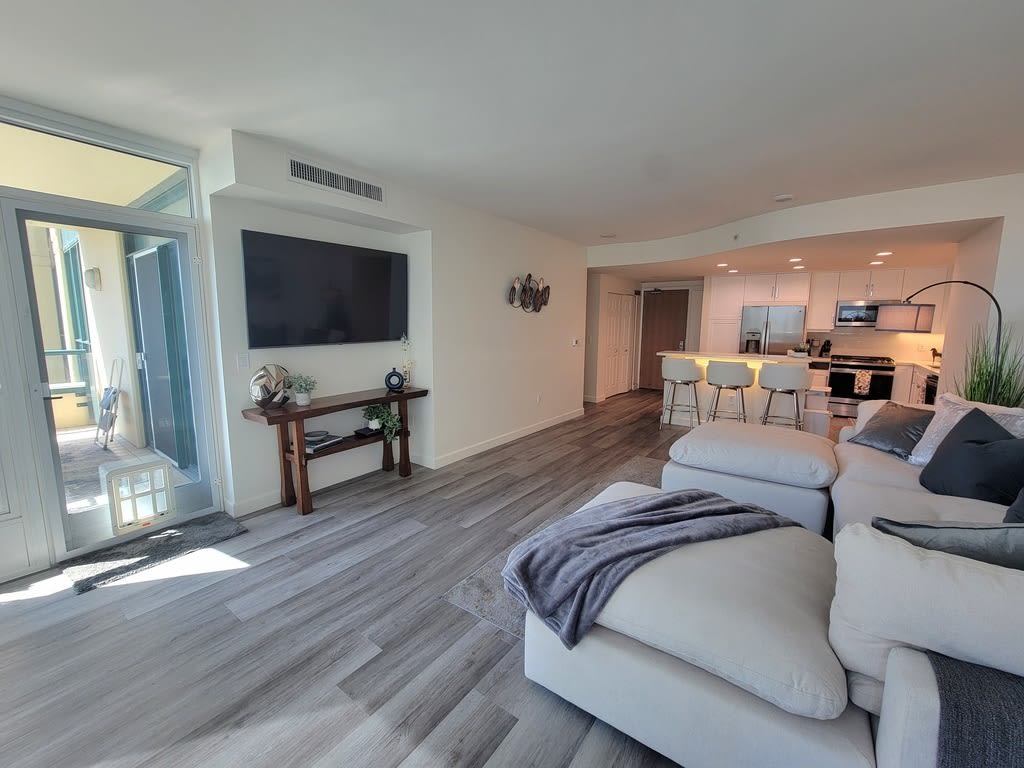 555 Front St. – photo 4