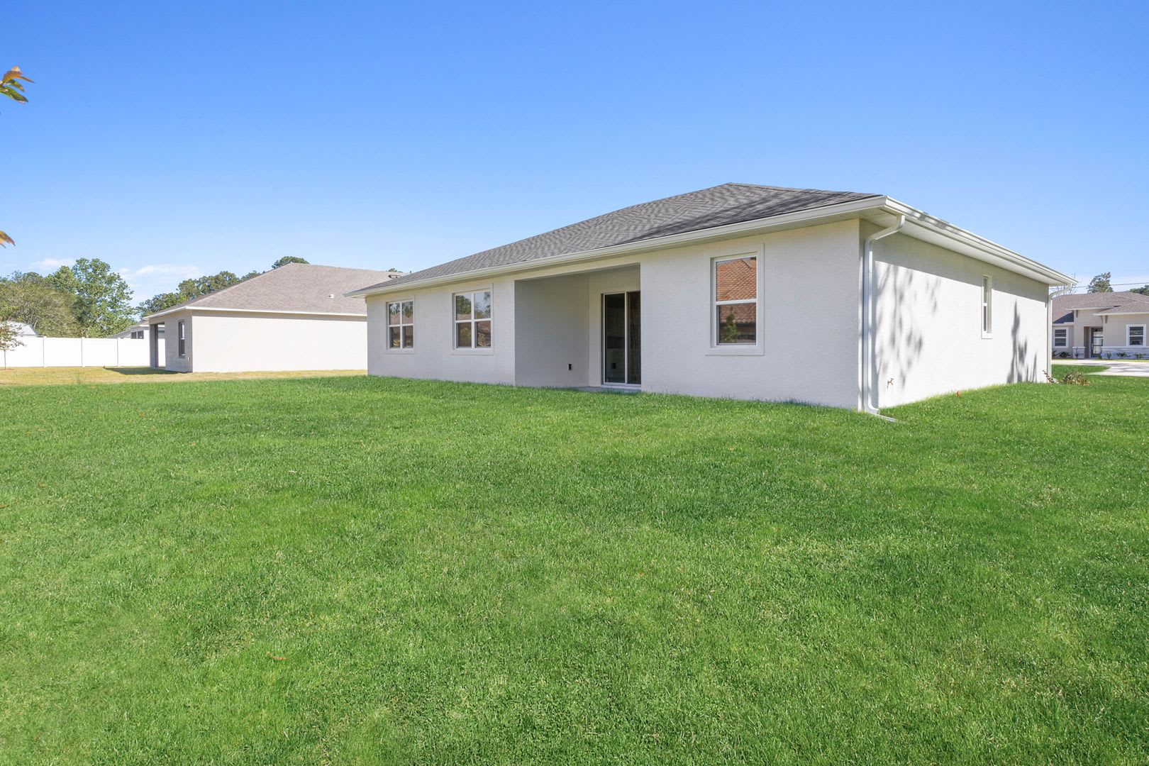Modern North Port Home For Rent Privacy Convenience – photo 2
