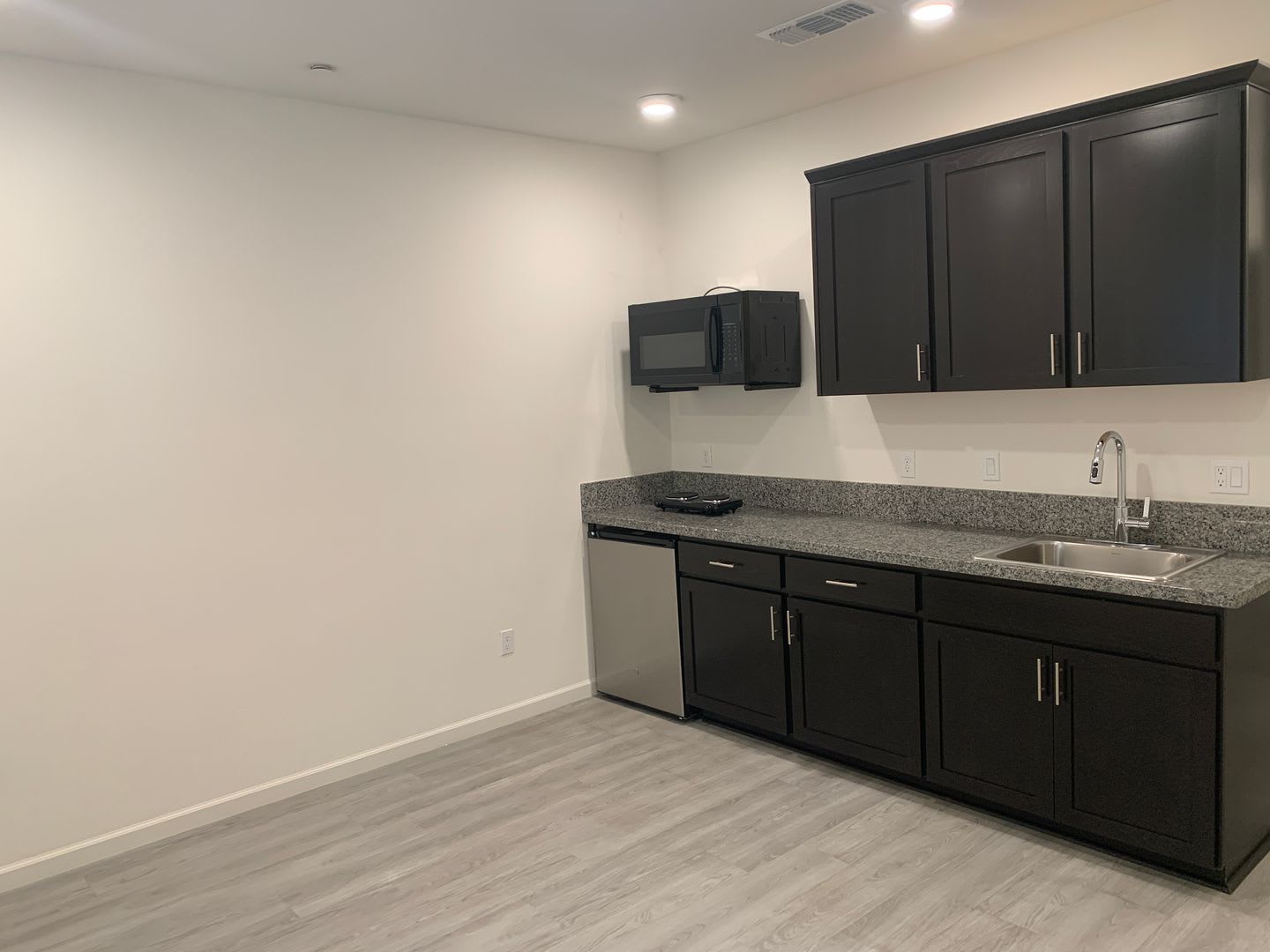 Charming One Bedroom & Bath & Kitchen ADU Located In The Heart Of Patterson, Ca! – photo 1