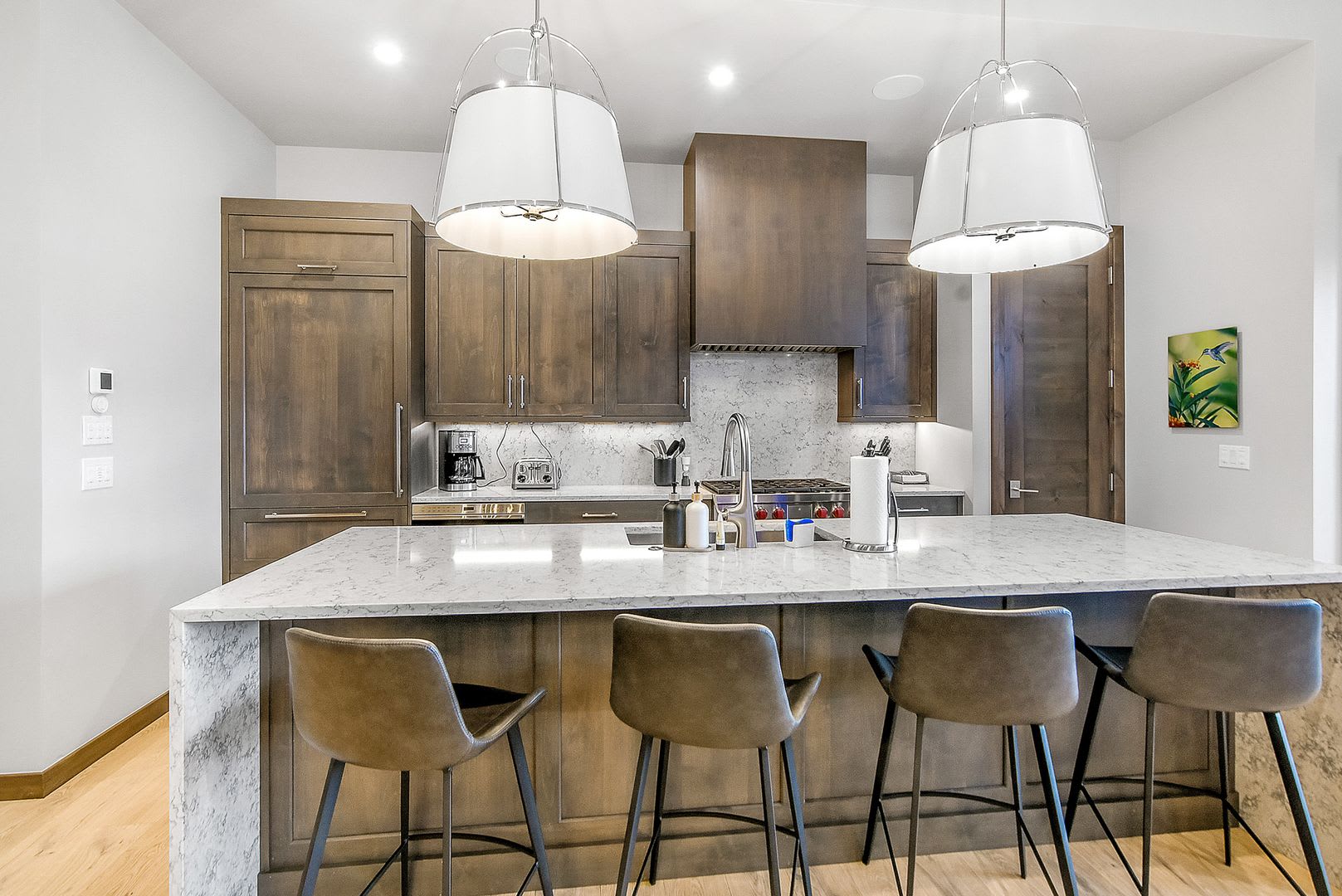 All Utilities Included Luxury Rental Is An Entertainers Dream Space Views Amenities Easily Go To And From The Mountain With Moonlit Soaks In The Hot Tub – photo 4