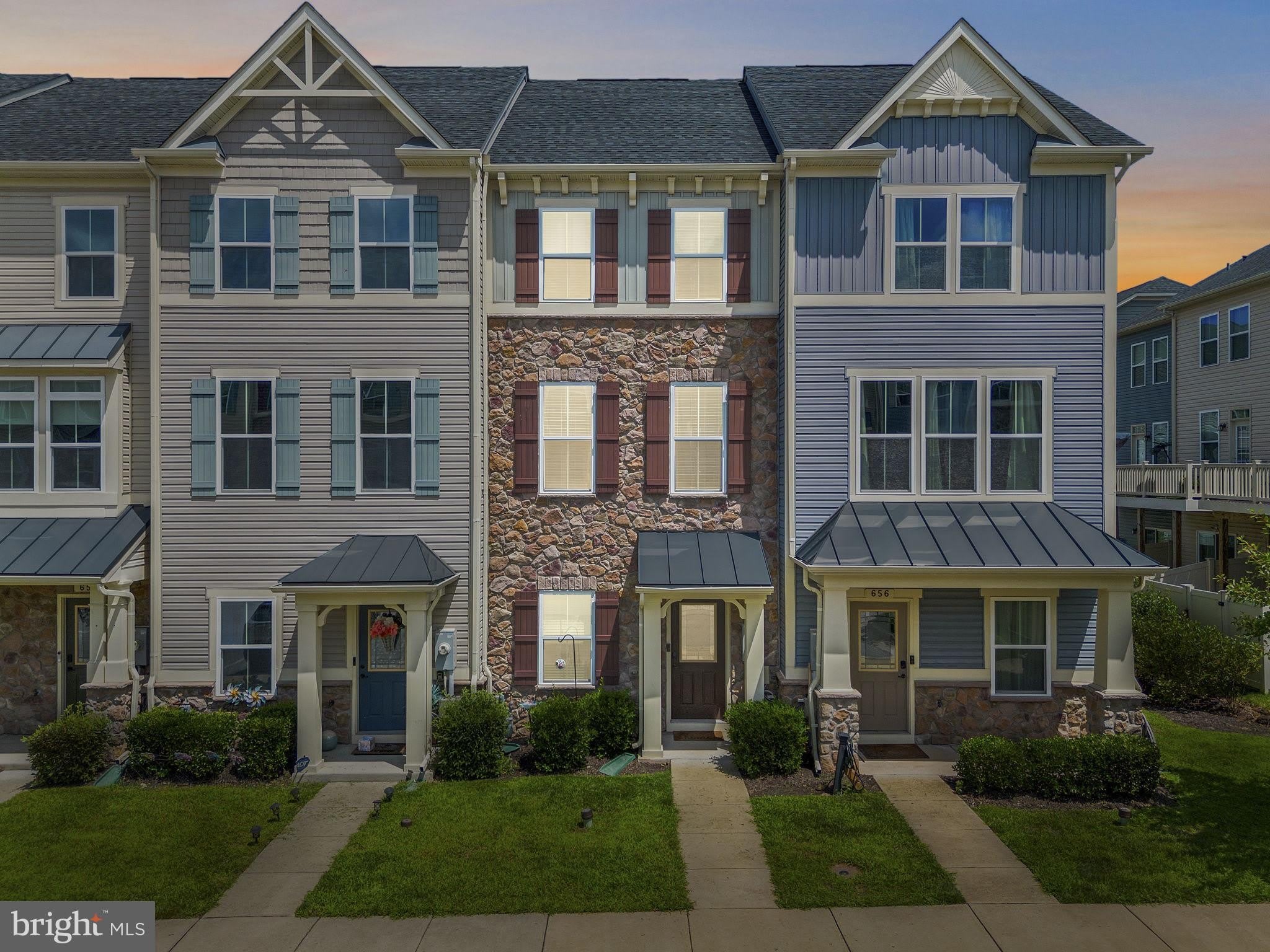 654 RAVENWOOD Drive – photo 2