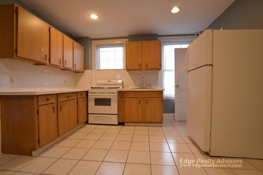 22 24 Everett Sq – photo 2