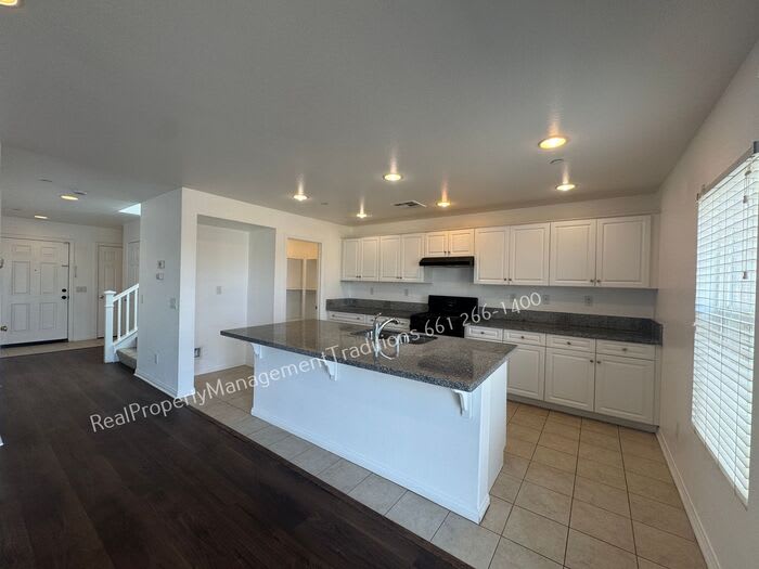 2817 Goldenrain Street – photo 4