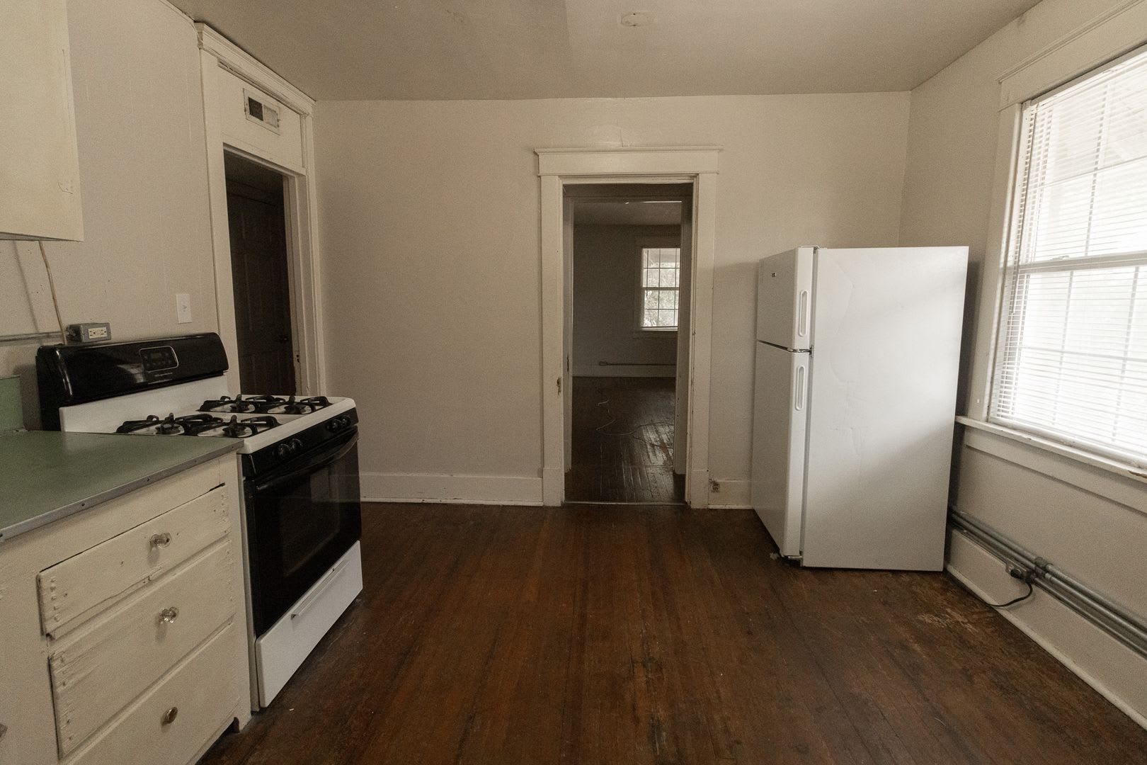 2 Bedroom House Just Steps From Downtown Campus – photo 3