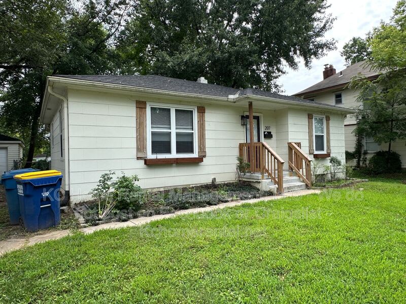 207 E Brown St – photo 2