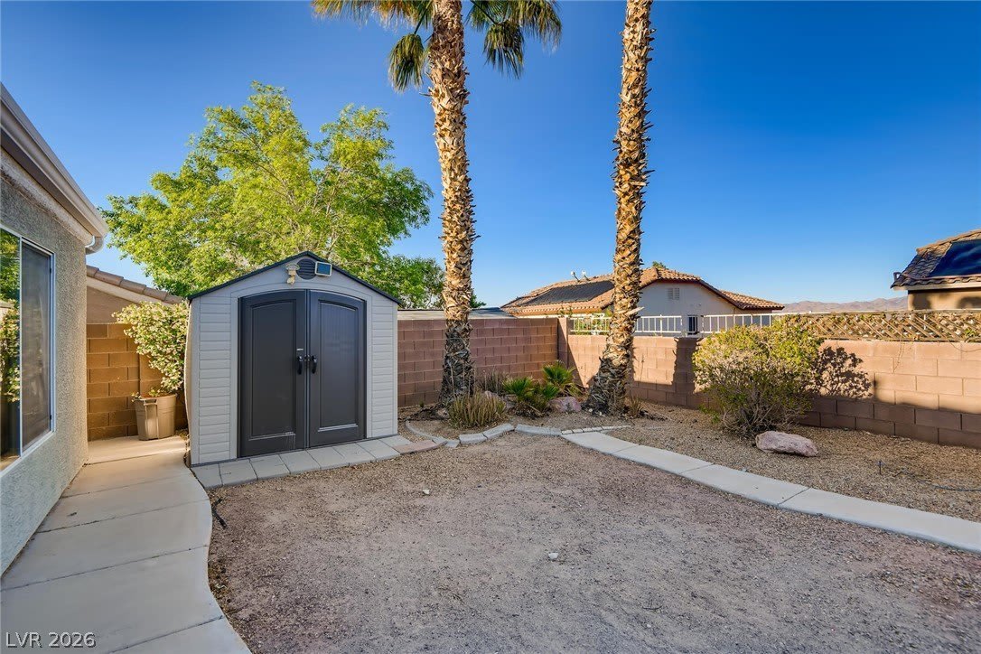 1048 Royal Skyline Street – photo 2