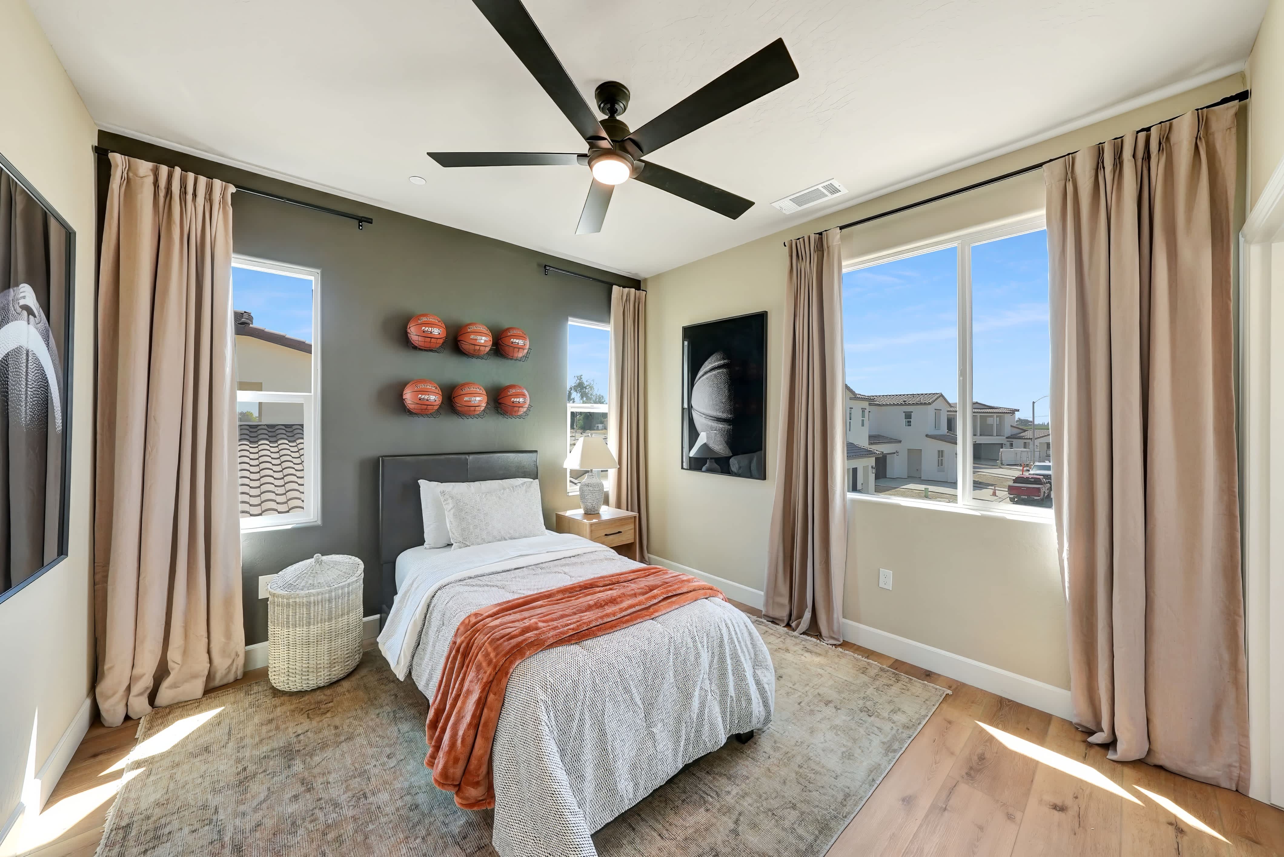 137 N Un St – photo 2