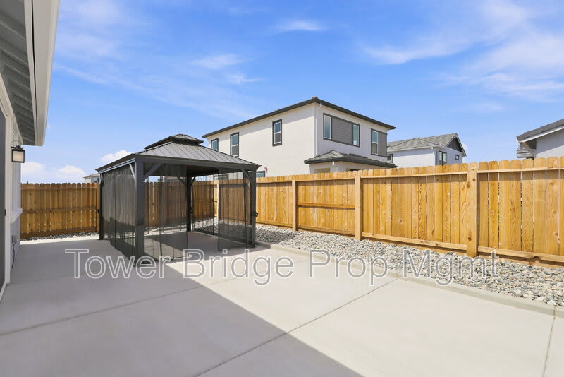 2456 Spotfin Street – photo 2