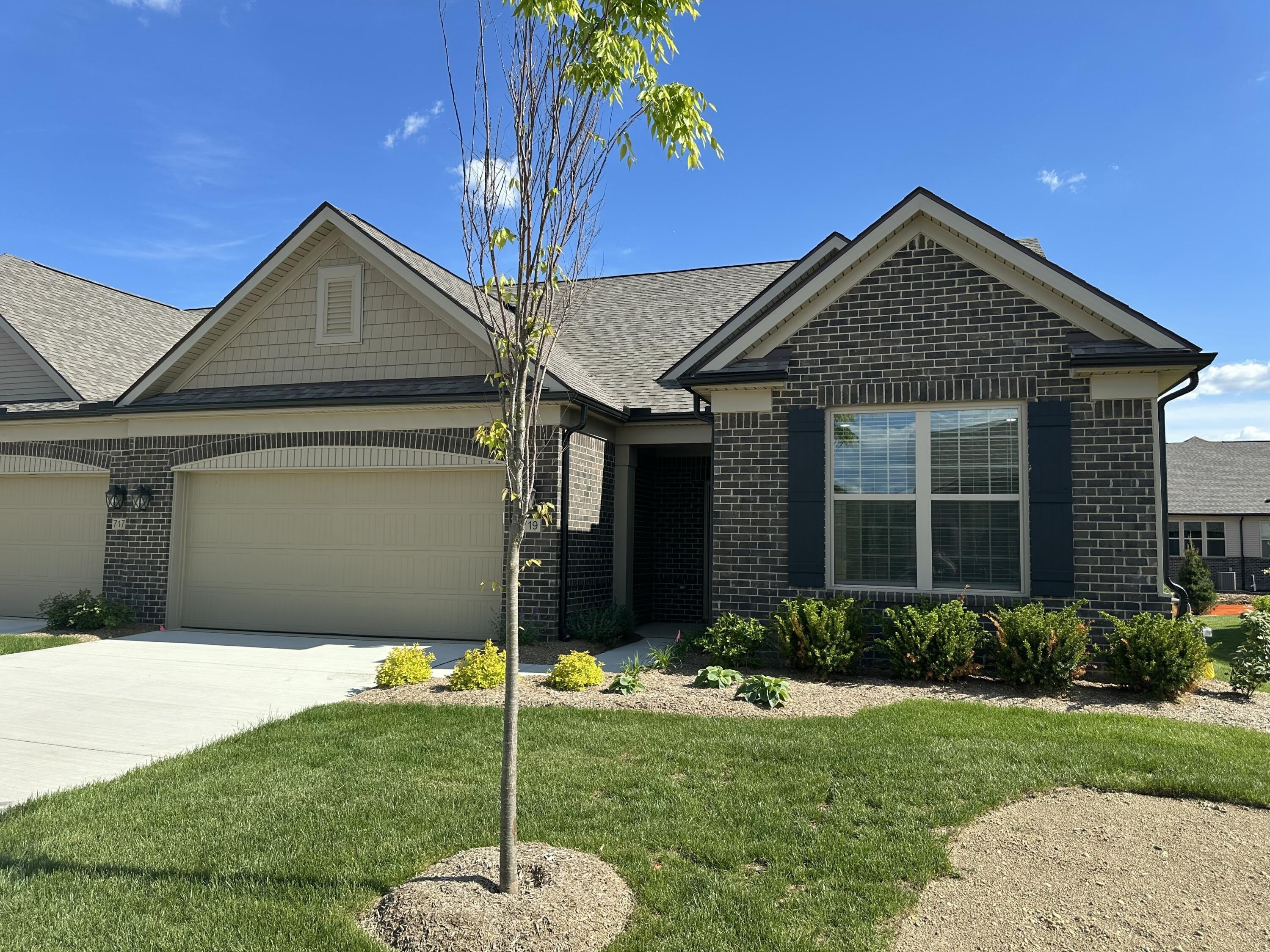 719 W Spaniel Drive – photo 2