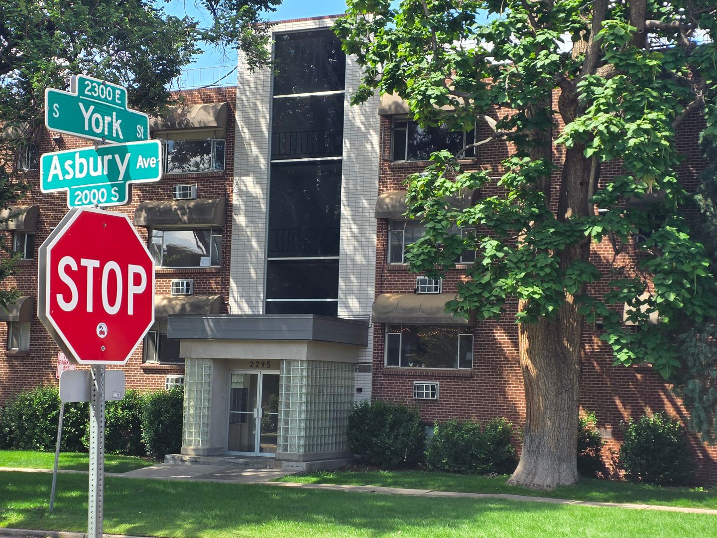 DU 1 Bed 1 Bath Condo Steps Away From Everything DU!! Available Now – photo 2