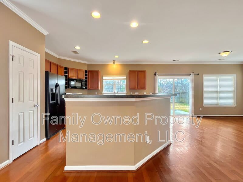 320 Burton Court – photo 5